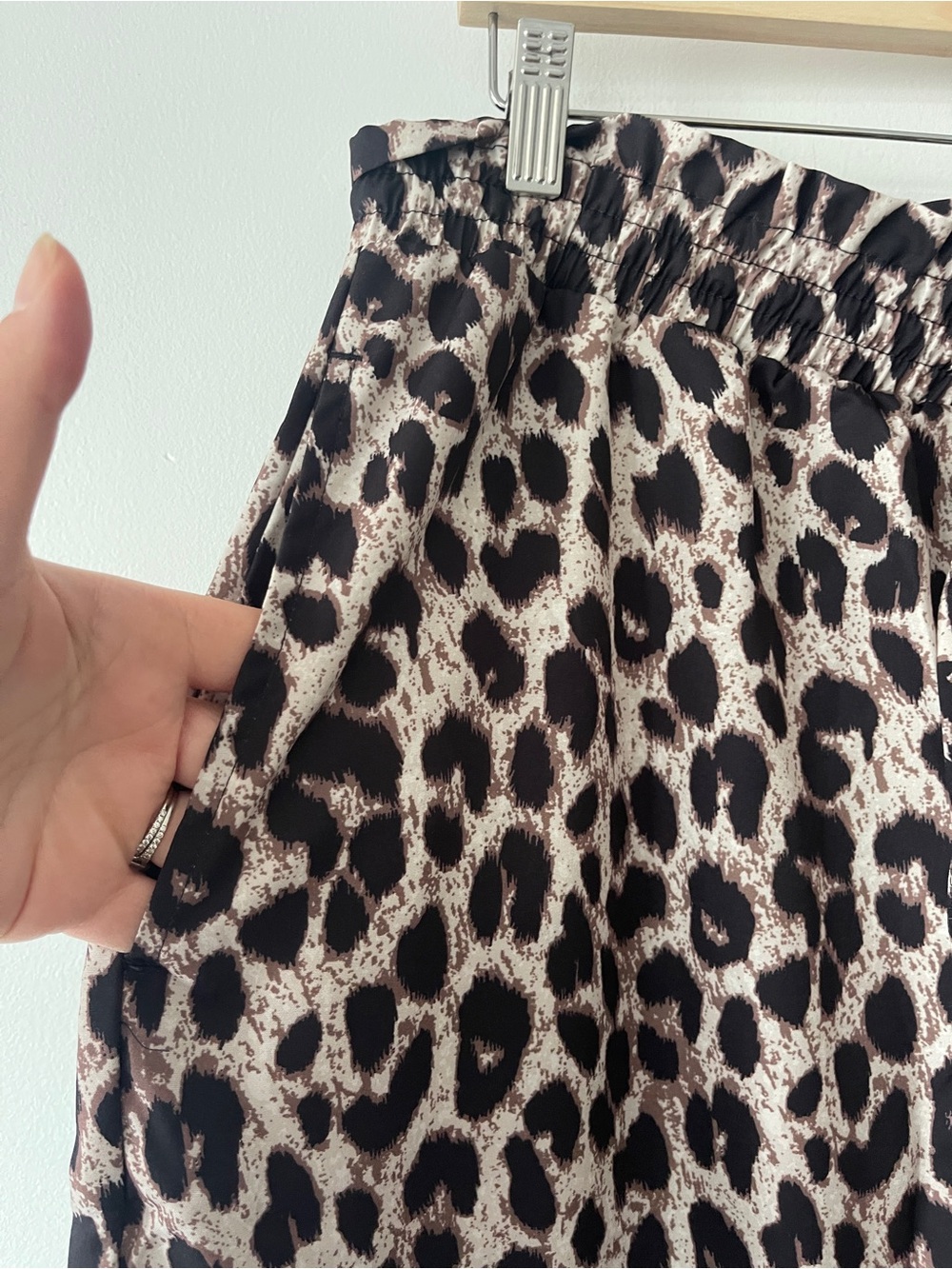 Halara High Waisted Drawstring Pocket Leopard Print Wide Leg Baggy Casual Pants - Picture 6 of 10